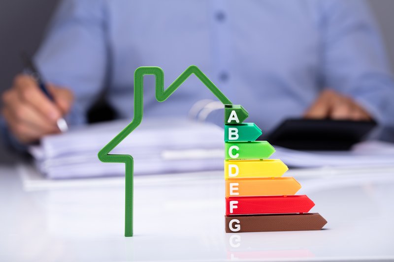 Schematische Darstellung von Energielabels (Illustration)